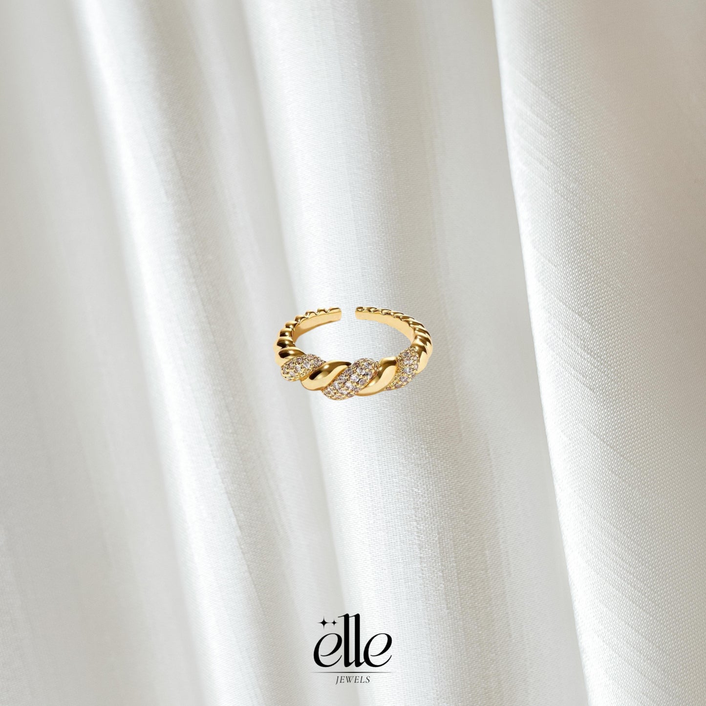 Croissant Ring - Gold